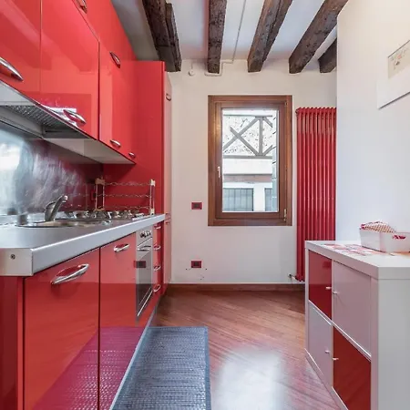 Apartment Huebsche Mit Terrasse, Rialtobruecke In Der Naehe Venice