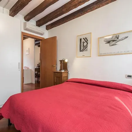 Apartment Huebsche Mit Terrasse, Rialtobruecke In Der Naehe Venice