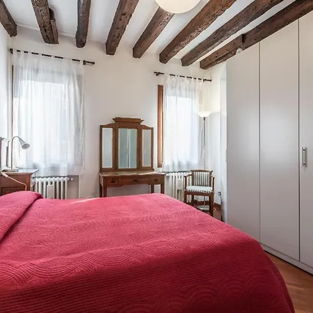 Huebsche Mit Terrasse, Rialtobruecke In Der Naehe * Venice