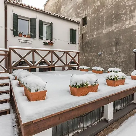 Huebsche Mit Terrasse, Rialtobruecke In Der Naehe * Venice