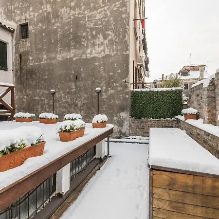 Huebsche Mit Terrasse, Rialtobruecke In Der Naehe Apartment *