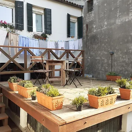 Apartment Huebsche Mit Terrasse, Rialtobruecke In Der Naehe