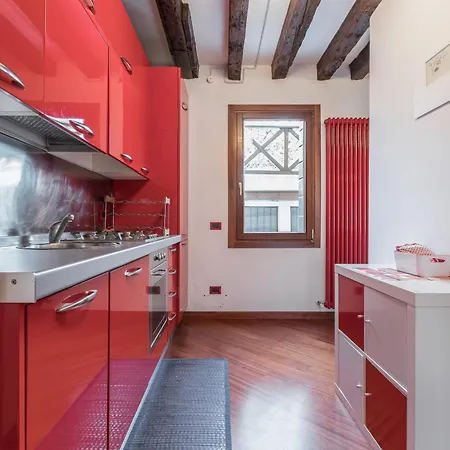 Apartment Huebsche Mit Terrasse, Rialtobruecke In Der Naehe Venice