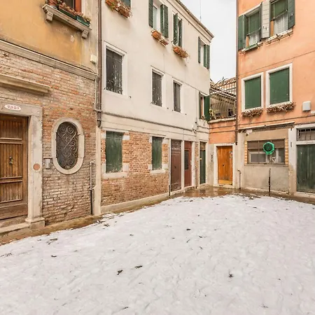 Huebsche Mit Terrasse, Rialtobruecke In Der Naehe Venice