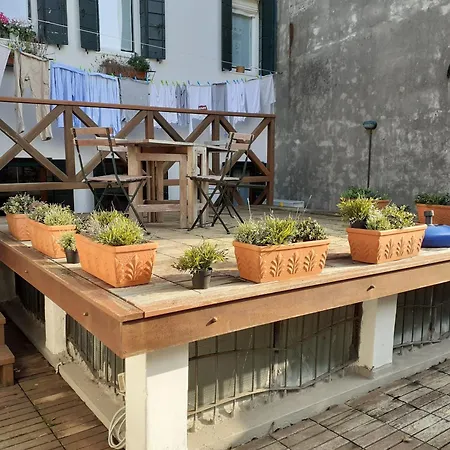 Huebsche Mit Terrasse, Rialtobruecke In Der Naehe Venice